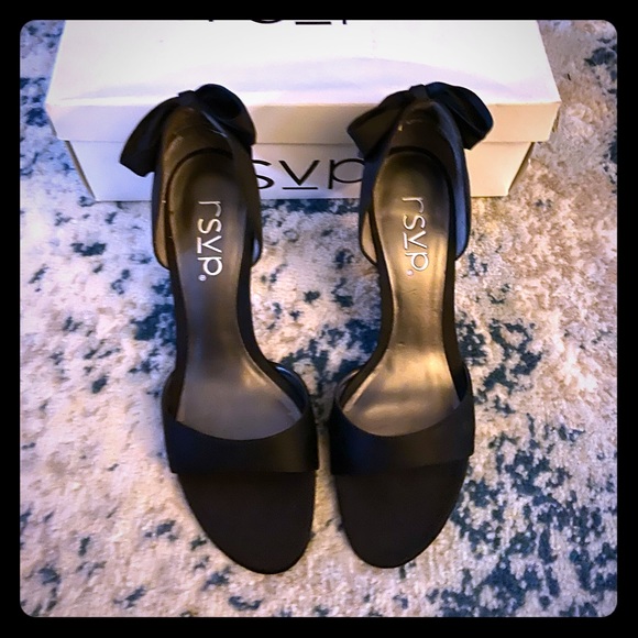 Black satin low heel with bow detail on heel - Picture 1 of 6